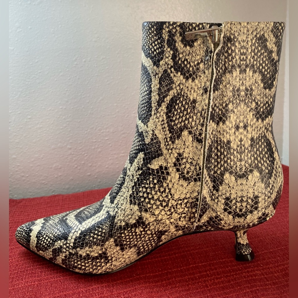 NWT…MARC FISHER… WOMENS SNAKE PRINT BOOTS - Picture 10 of 12